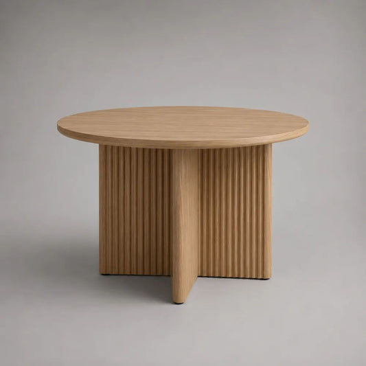 Tavolino rotondo in MDF impiallacciato rovere naturale con base scanalata, Ø 80 × H 50 cm