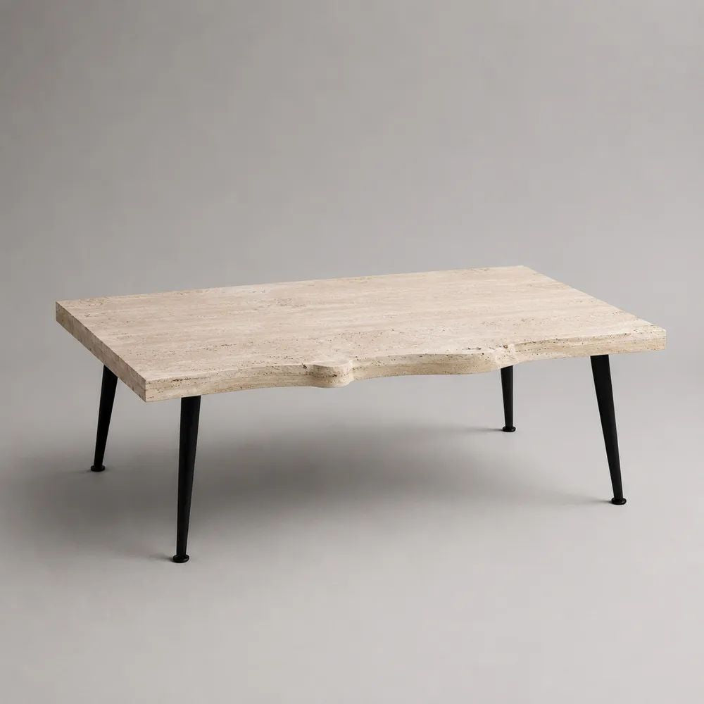 Tavolino da salotto rettangolare in travertino beige con gambe in acciaio nero, 120 x 70 x 40 cm